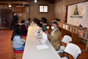 Entrega de becas academicas 2021 4 resized 20210318 031640764 2048x1367