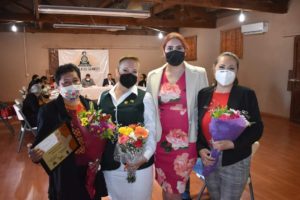 Se entrega reconocimiento a la Mujer Destacada 2021 en Nuevo Casas Grandes 5 Mujeres participantes y titular del IMM