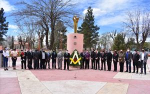 Nuevo Casas Grandes conmemora el 215 natalicio de Benito Juárez 5 Realizan guardia de honor por natalicio de Benito Juarez