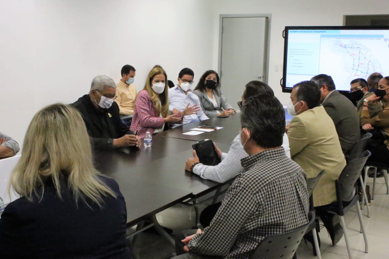 Reuniones y recorridos con la sociedad para informar avances y beneficios del BRT em Juarez 9