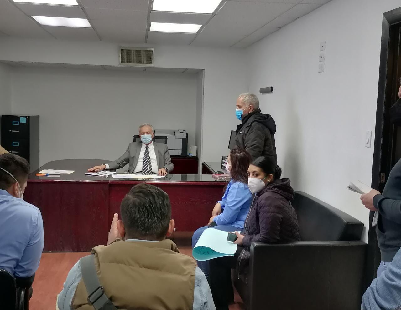 Secretario de Salud atiende a manifestantes 2