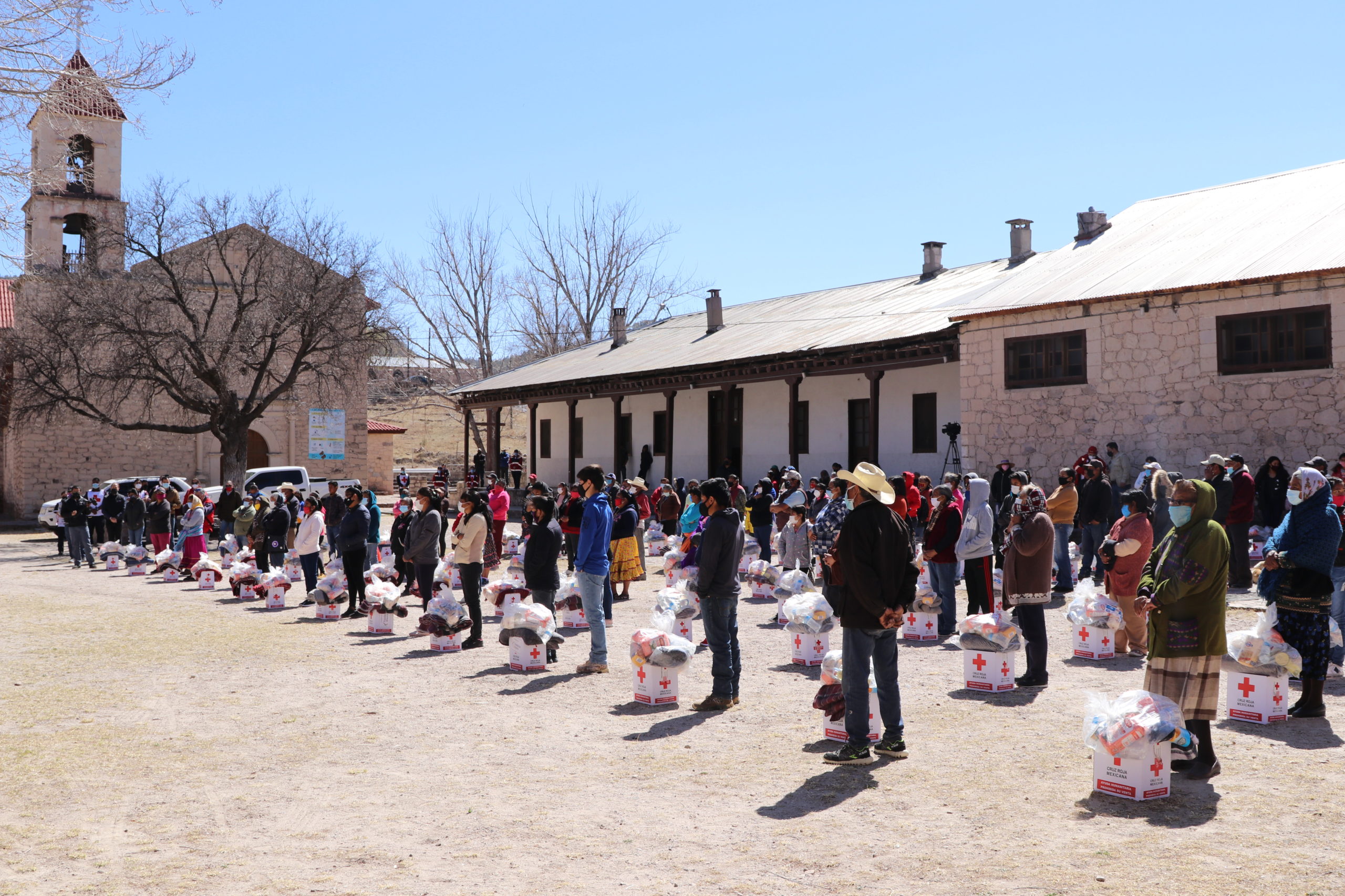 Entregan DIF Estatal y Cruz Roja 80 toneladas de ayuda humanitaria 3 image00002 scaled
