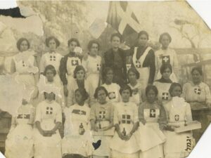 Cruz BlancaLeonor Villegas y las enfermeras 1