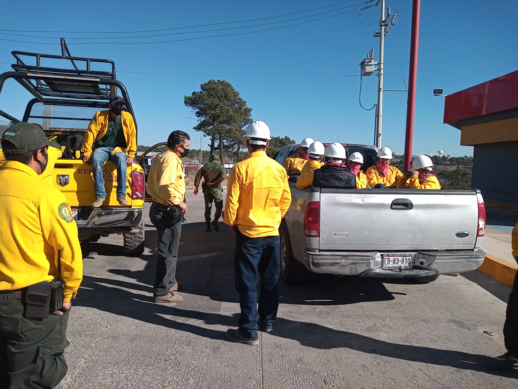 Participan brigadistas de Gobierno del Estado y Sedena en sofocación de incendio en San Juanito 2 incendio 1