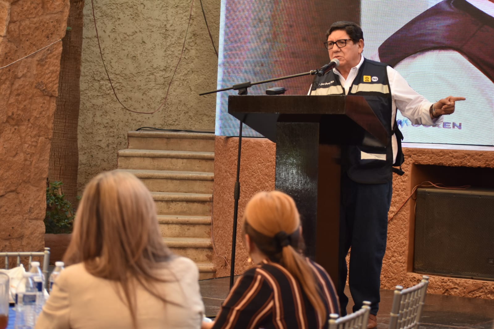 FC706FF3 B496 4A2E 8DCC 96CD592E5723