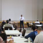 Cruz Pérez Cuéllar participa en un dialogo con el obispo José Guadalupe Torres 3 AC864CDC FA99 4C21 91D2 EECDF77DA6D8