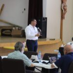 Cruz Pérez Cuéllar participa en un dialogo con el obispo José Guadalupe Torres 1 EB7E46D8 CD37 4FF7 8485 DCF6A327390A