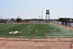 Campo con cesped sintetico en Estadio Revolucion 3