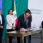 López Obrador firma convenio con Fundación Teletón para fortalecer atención a niñas, niños y jóvenes con discapacidad 10 12 08 2021 CONFERENCIA DE PRENSA MATUTINA FOTO 04