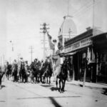 Cuando Don Porfirio visitó Juárez 2 Revolutionists entering Juarez 2 1024x946 1