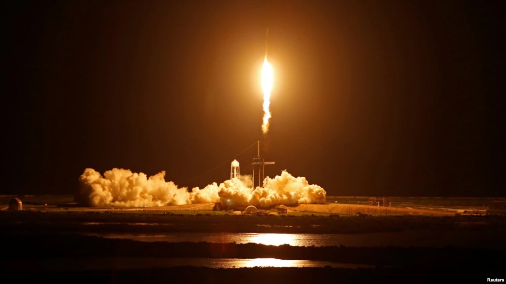 Lanza Space X su primer vuelo turístico al espacio despega de Cabo ...