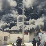 Voraz incendio consume recicladora en La Cuesta 10 CD657DD4 CF53 4FA9 BFCB 8025A22806D6