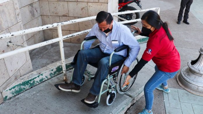 Dan-platica-y-realizan-actividades-de-sensibilizacion-sobre-personas-con-discapacidad-3-980x551