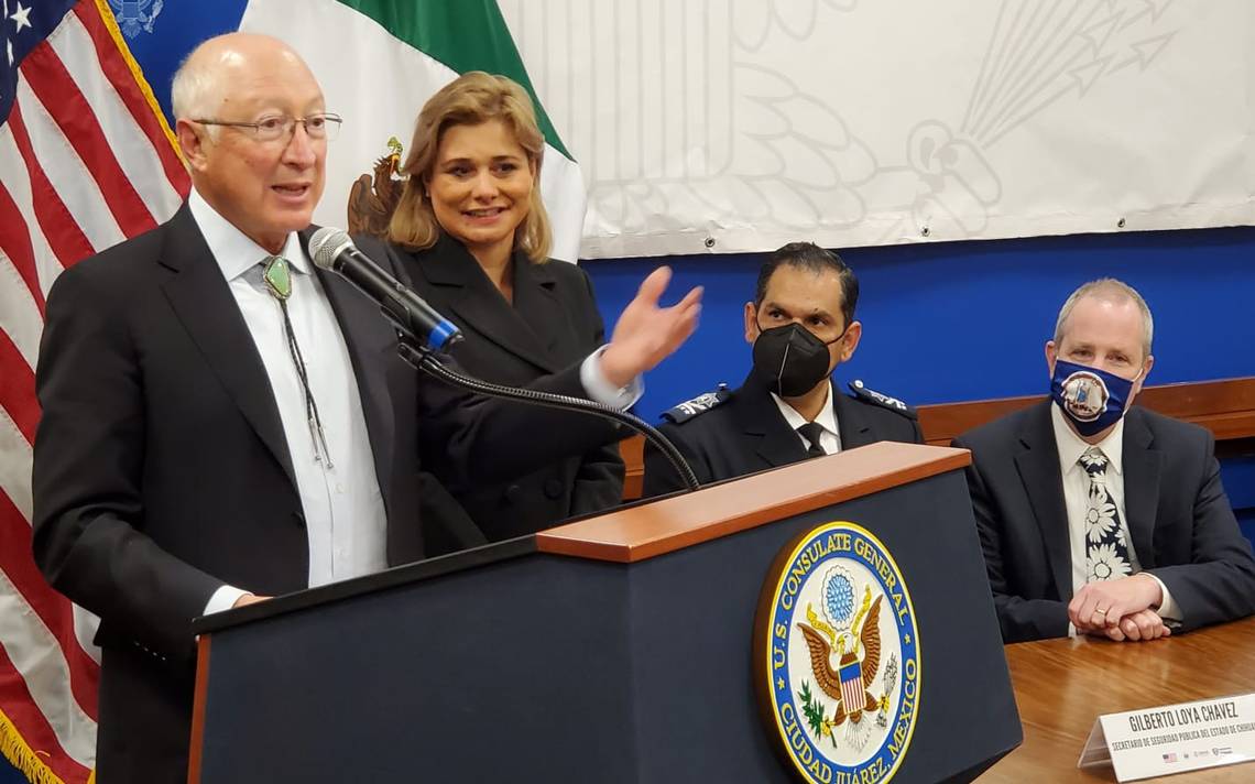 Kenneth Salazar y Maru Campos