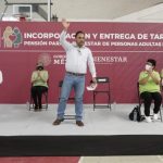 Entrega Juan Carlos Loera tarjetas para pensión a personas mayores 1 WhatsApp Image 2022 06 22 at 5.14.31 PM 3