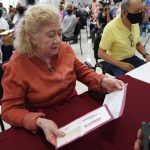 Entrega Juan Carlos Loera 400 tarjetas bancarias a adultos mayores 1 WhatsApp Image 2022 07 23 at 3.38.55 PM