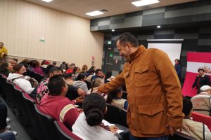 Capacitan a personal de Bienestar en temas de género y violencia 4 Juan Carlos Loera Capacitacion bienestar 04