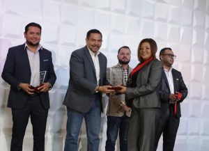 Reconocimiento a destacadas maestras directoras: ¡Un legado educativo que marca la diferencia! 6 Reconocimiento Escuelas 6