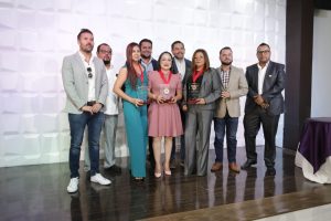 Reconocimiento a destacadas maestras directoras: ¡Un legado educativo que marca la diferencia! 8 Reconocimiento Escuelas 8