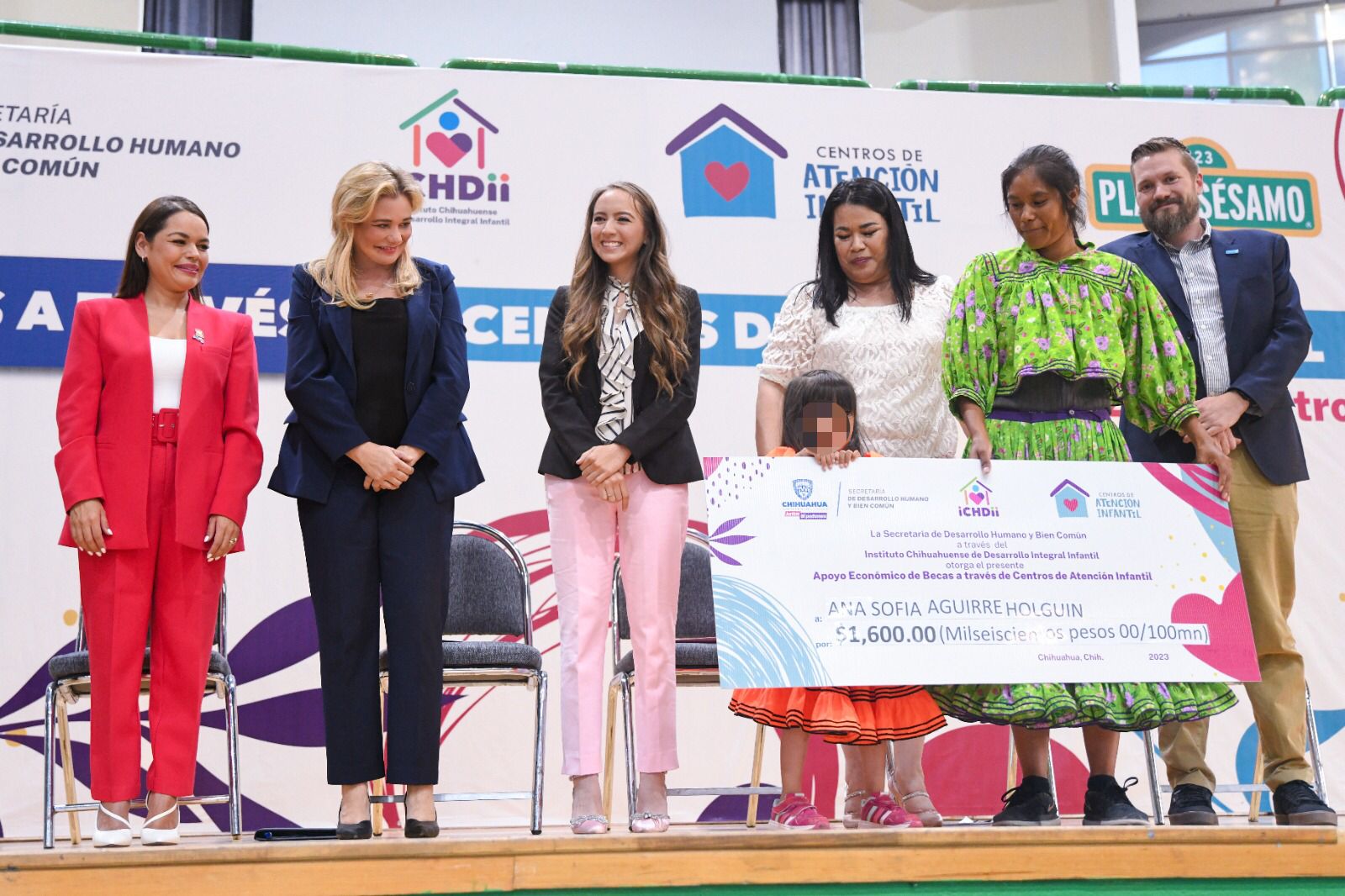 Entrega Gobernadora becas a Centros de Atención Infantil - ADN | A ...