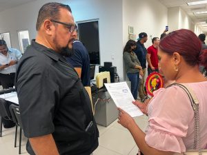 Maestros y Directores en Ciudad Juárez Protestan por la Falta de Libros de Texto: Gobernadora en la Mira 5 WhatsApp Image 2023 08 22 at 07.35.19