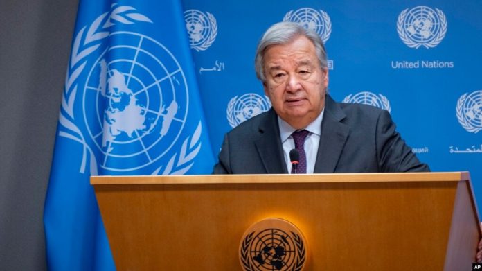 El secretario general de la ONU, Antonio Guterres, aborda la situación entre Israel y Hamás en una sesión informativa en la sede de Naciones Unidas el 9 de octubre de 2023.