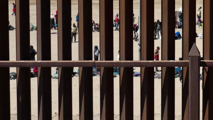 Texas impone medidas coercitivas contra México en la zona fronteriza. - Sputnik Mundo, 1920, 09.10.2023