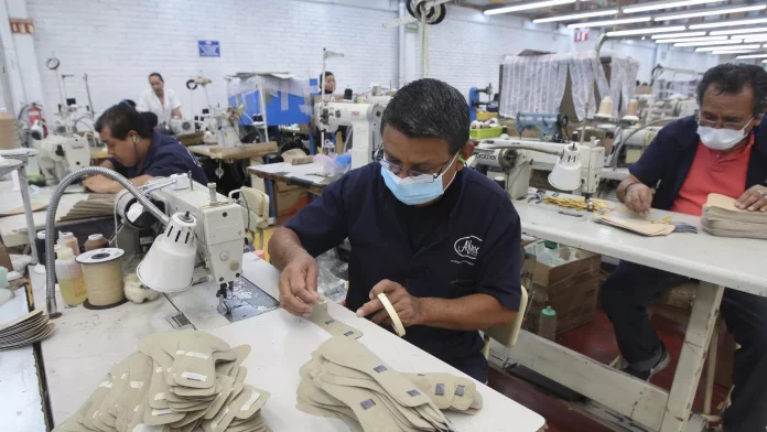 Trabajadores mexicanos (archivo)  - Sputnik Mundo, 1920, 15.10.2023