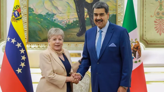 La canciller mexicana, Alicia Bárcena, y el presidente venezolano, Nicolás Maduro - Sputnik Mundo, 1920, 17.10.2023