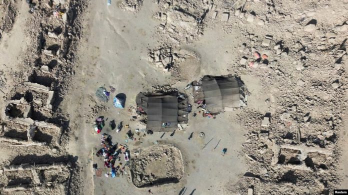 Una toma desde un dron muestra las casas destruidas en la aldea de Chahak, en la provincia afgana de Herat, el 11 de octubre de 2023.