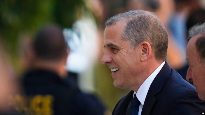 El hijo del presidente Joe Biden, Hunter Biden, llega a una audiencia judicial en Wilmington, EEUU, el 3 de octubre de 2023.