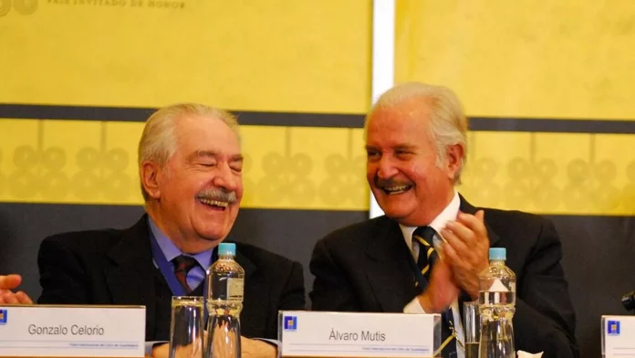 Los escritores Álvaro Mutis, de Colombia, y Carlos Fuentes, de México, en una edición de la Feria del Libro de Guadalajara - Sputnik Mundo, 1920, 25.11.2023