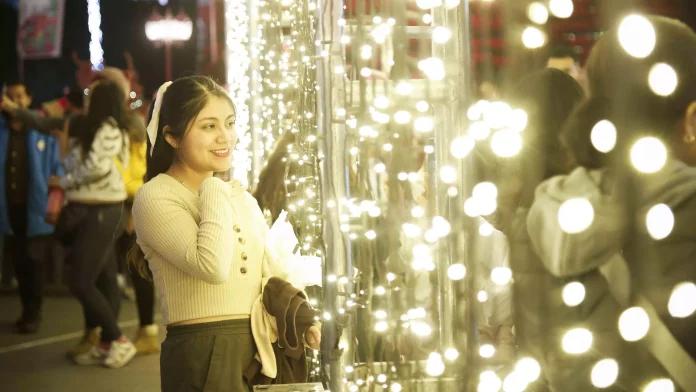 Diciembre es el mes donde los mexicanos destinan más dinero para adquirir regalos para sus seres queridos. - Sputnik Mundo, 1920, 21.12.2023