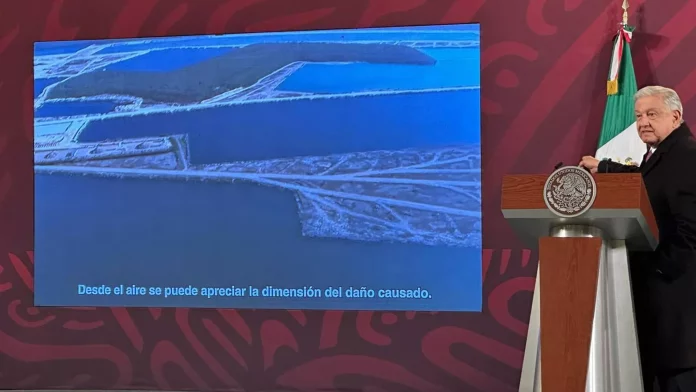 El presidente de México, Andrés Manuel López Obrador, en conferencia de prensa. - Sputnik Mundo, 1920, 29.12.2023