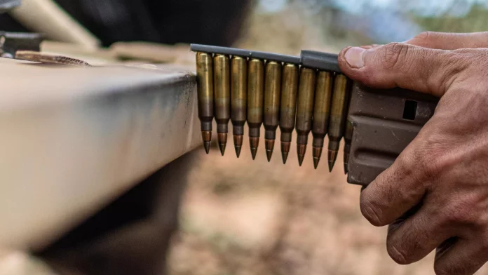 Una persona con municiones (imagen de referencia) - Sputnik Mundo, 1920, 25.01.2024