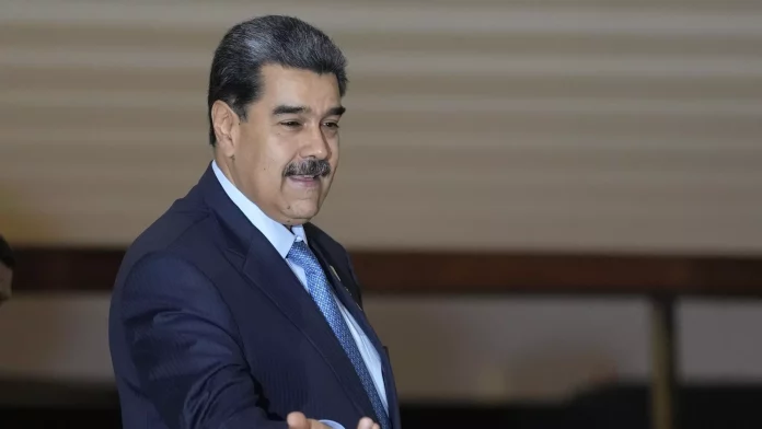 Nicolás Maduro, el presidente de Venezuela, gesticula ante los medios tras asistir a la Cumbre Sudamericana en el palacio de Itamaraty en Brasil, el  30 de mayo de 2023. - Sputnik Mundo, 1920, 27.02.2024