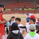 Imparte Benjamín Gil clínicas de béisbol a cientos de niñas y niños peloteros 4 65cfa21b9b6e7 65cfa21b9b6e9