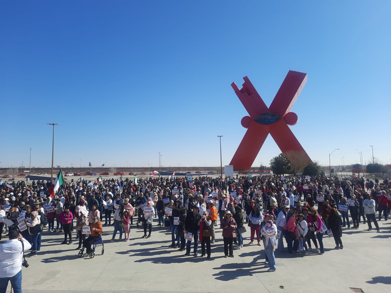 Se suma Ciudad Juárez a manifestación por la democracia 3 img 20240218 wa00293282204300060246371