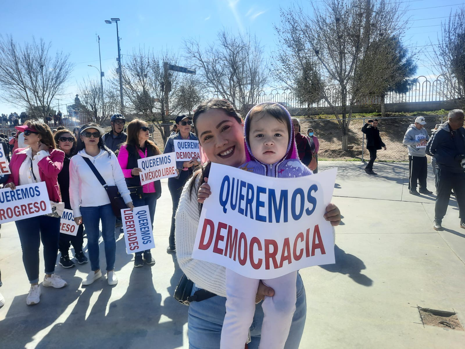 Se suma Ciudad Juárez a manifestación por la democracia 2 img 20240218 wa00357701684821804493479