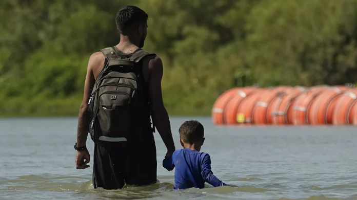 La migración irregular entre México y Estados Unidos se ha incrementado en los últimos meses. - Sputnik Mundo, 1920, 27.03.2024