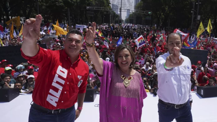 Alejandro Moreno, dirigente del PRI, Xóchitl Gálvez y Marko Cortés, dirigente del PAN - Sputnik Mundo, 1920, 13.06.2024