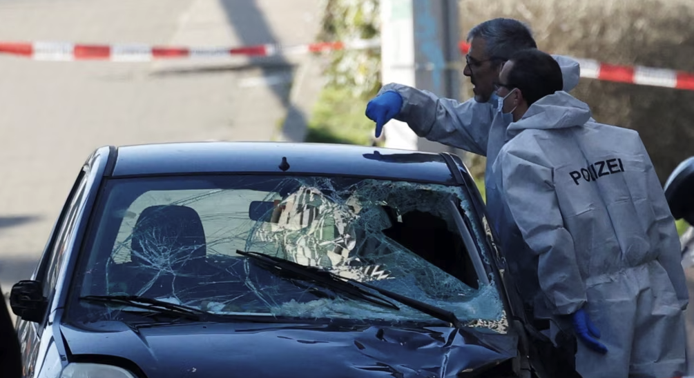 Una persona muere al arrollar un coche a una multitud en Alemania - ADN ...