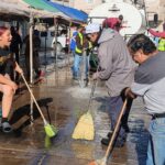 Escoba en mano, locatarios del centro limpian “La Paz” 1 10879090 66c0 4f45 a7c8 5248a2af98a0