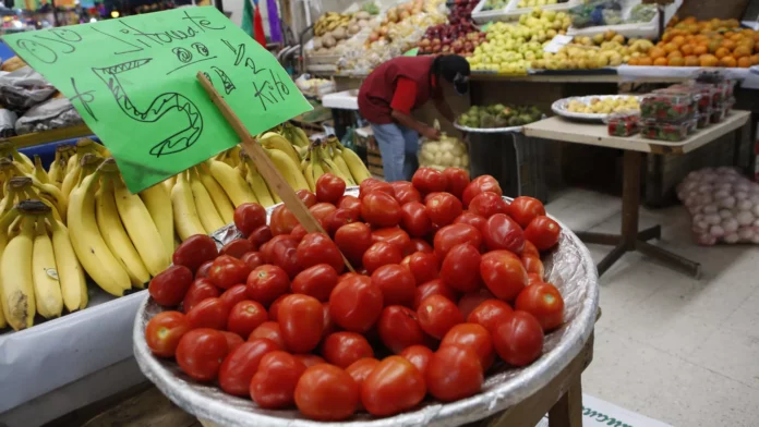 Hay diversos comercios mexicanos que serán afectados si se gravan las remesas. - Sputnik Mundo, 1920, 27.05.2025