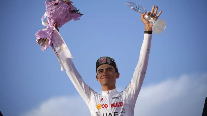 Isaac Del Toro - Sputnik Mundo, 1920, 02.06.2025