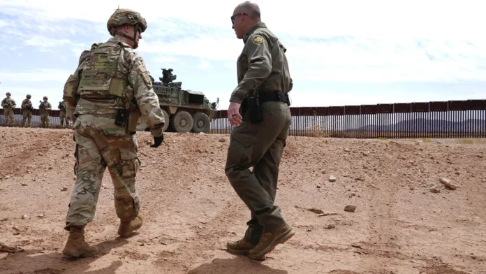 El Ejército de EEUU se ha desplegado en diversos puntos de la frontera que comparte su país con México. - Sputnik Mundo, 1920, 04.07.2025