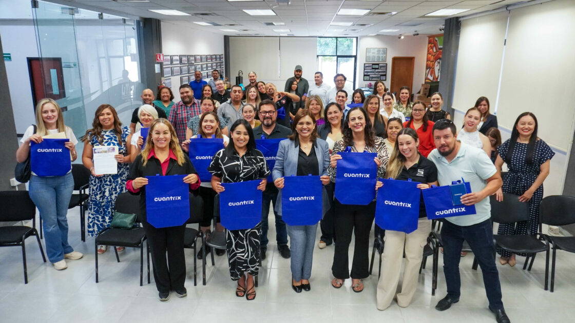 Capacitan a docentes en programación y benefician a miles de ...