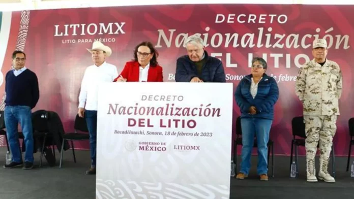 En Sonora, el expresidente AMLO declaró más de 230 mil hectáreas como zona de reserva minera de litio (archivo) - Sputnik Mundo, 1920, 29.08.2025