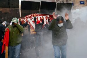 Registran protestas de maestros frente a Palacio Nacional en inicio de paro de 48 horas 1 AFP 20251113 83XG663 v2 MidRes MexicoPoliticsEducationStrikeProtest