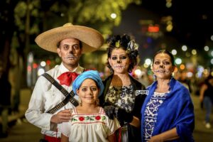 Del rito al espectáculo: la transformación contemporánea del Día de Muertos 2 EAT 4739 1